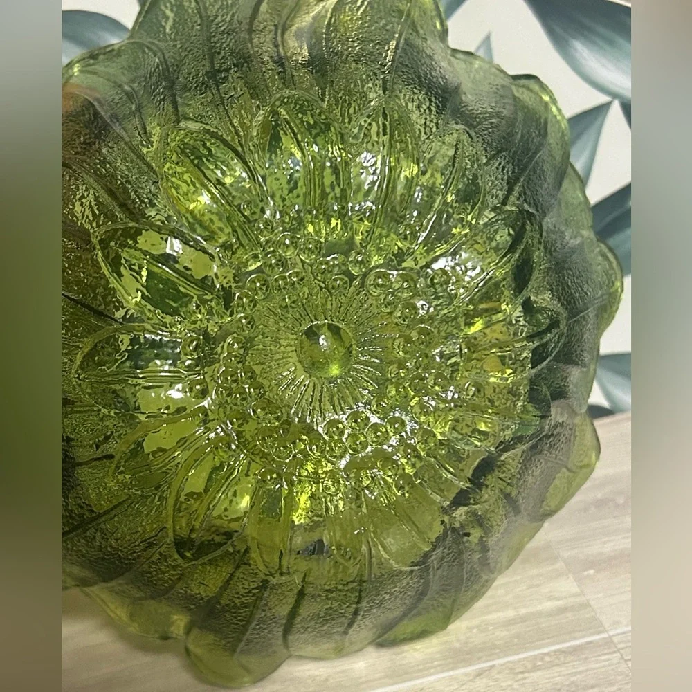 Vintage Indiana Glass Lily Pond Sunflower Avocado Green Bowl